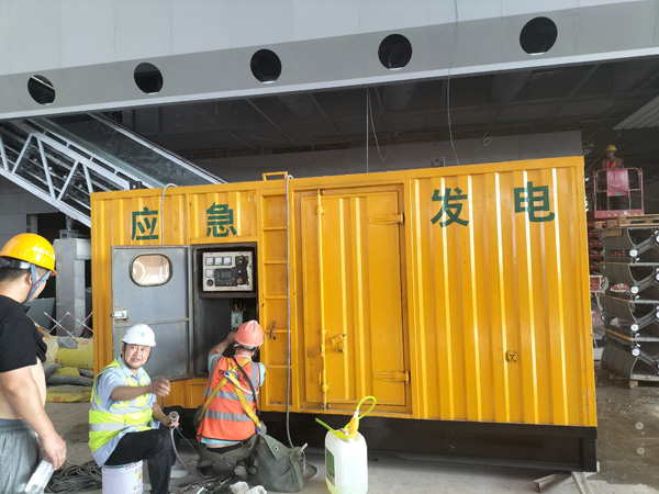 青河怎样判断空气滤清器是否需要更换？